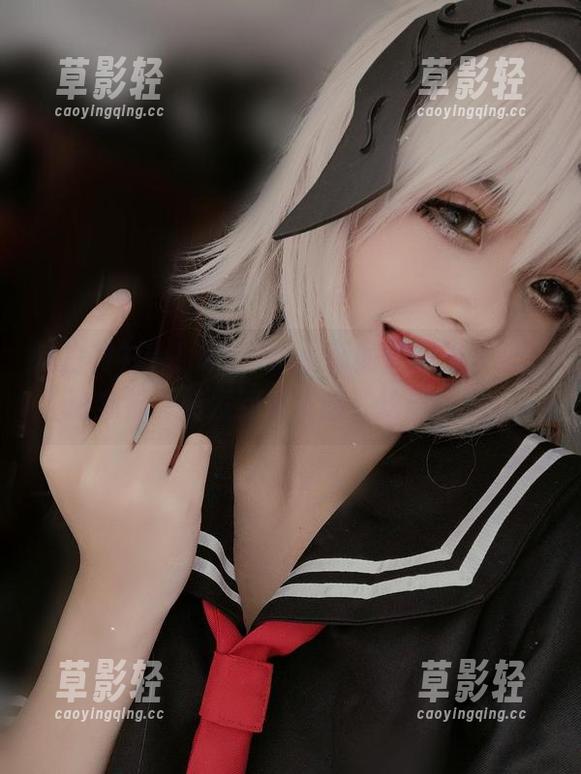 这白衬衫？！Azami最新的美图里，每一张我都想转发到朋友圈，炫耀一下。