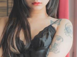 吊带自拍来了，Hizzy(히지)把美图的味道调得刚刚好。
