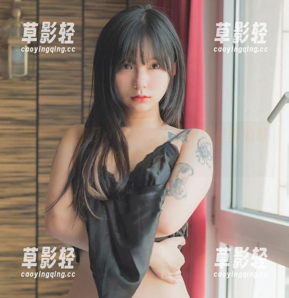 吊带自拍来了，Hizzy(히지)把美图的味道调得刚刚好。
