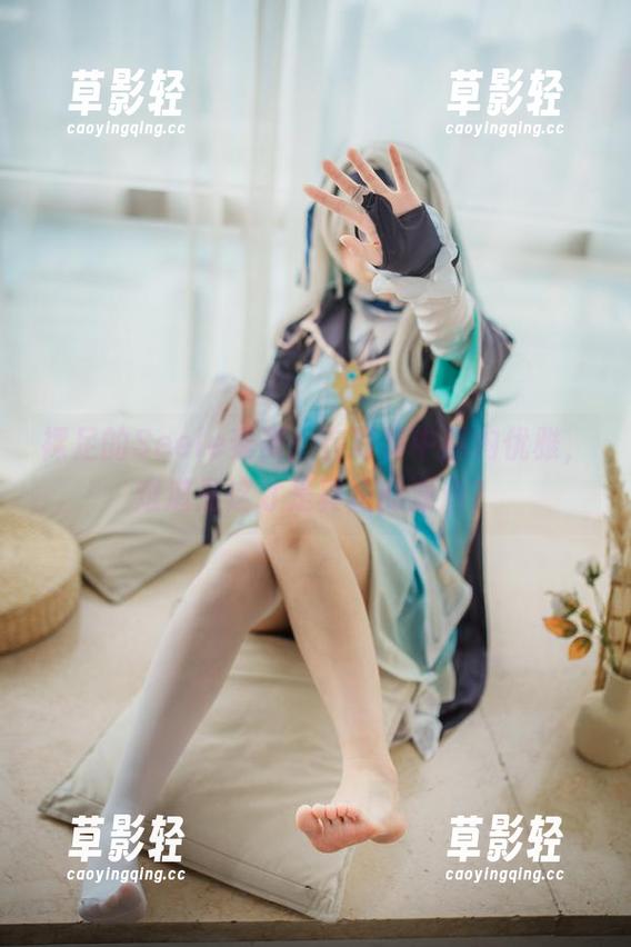 Seele麦麦 裸足的Seele麦麦:在写真中解构优雅,难道是这才是真正的潇洒?