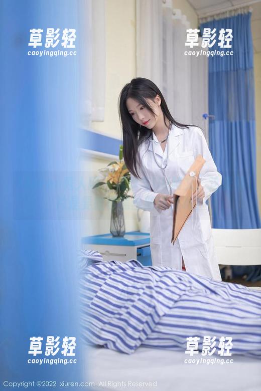Xiuren秀人网 - 黑丝与UU阿文：这张照片是要教你黑丝新玩法吗？