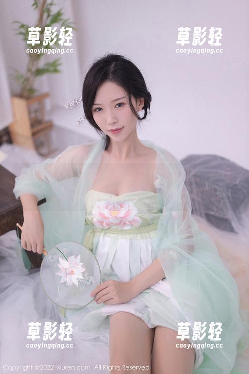 Xiuren秀人网 - 眼镜里的余虞酱：一场关于透视和四季的合集，敢来下载吗？