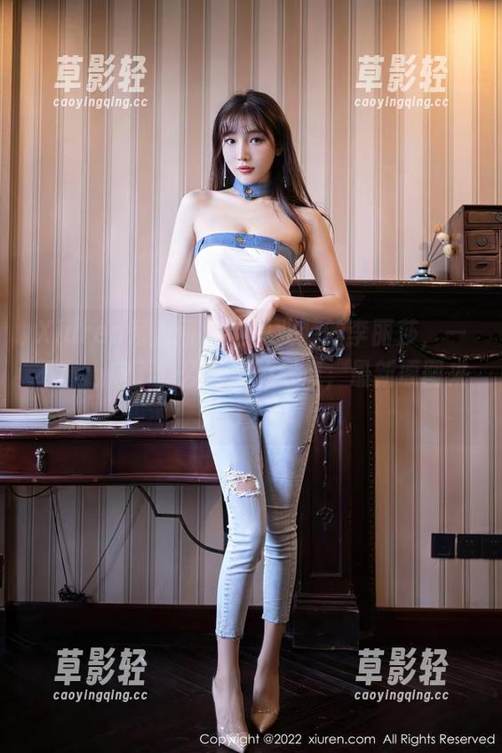 Xiuren秀人网 - 这职业装的李丽莎，一不小心成了办公室里的焦点，最新原图来了！