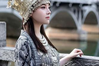 Xiuren秀人网 – 林星阑把办公室变成了拍照的圣地，想要这些美图的你，快来下载吧——反正也没别的可做。