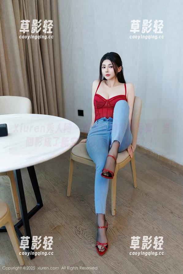 Xiuren秀人网 - 蛋蛋宝的黑色写真：当阴影成了新宠，图片特别大方？！