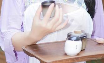 Xiuren秀人网 – 不怕热的龙雪儿：定制夏日图集，只需一扇门我就能与你相聚！