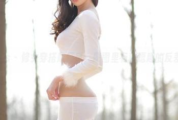 aiss – 修女穿搭欣杨风，原图里有种逗趣的反差。