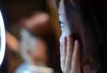 pans - 高清白丝Kiki套图就像大学时没做完的作业，我天天想拖延却欲罢不能！