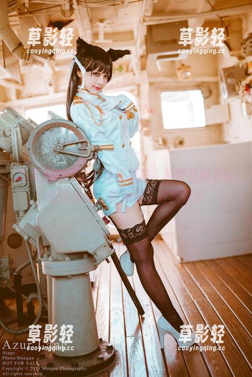 写真里的rinka冲田凛花，吊带袜跳着轻盈的舞蹈，脑海里有些飘飘然