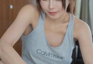 对，私拍合集里いくみ(育美)成了女仆，瞬间多了点温柔的味道
