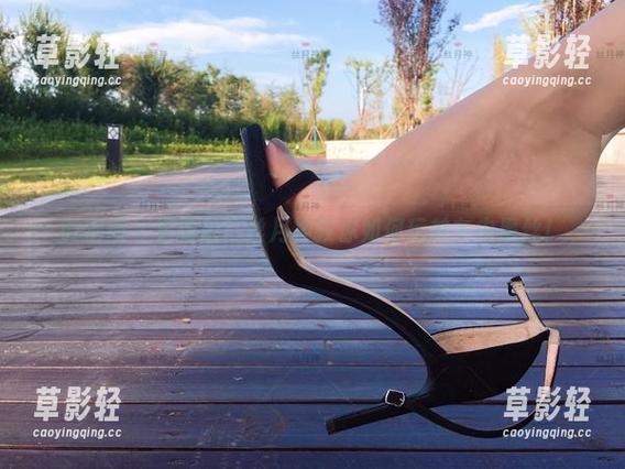 微密圈 - 更新啦！丝月神教你如何玩转车内黑丝！