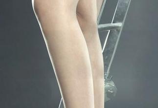 丽柜 – 佳怡在毛衣中的不着痕迹—她的写真集与原图感觉淡淡的。