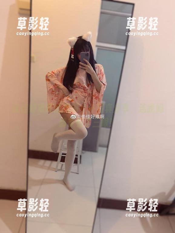 佳佳好难啊的透明女仆写真分享，连我妈都多看了三眼！