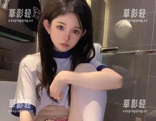 倦倦喵的女仆写真：猫咪也有‘仆’桌情结？