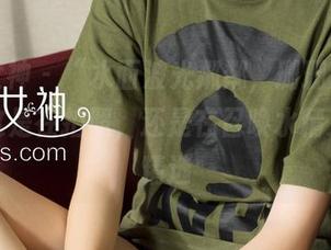 克拉女神 - “水面波光粼粼，珊珊泳池写真：这是在拍照，还是在召唤水精灵？”精选