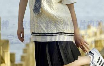 初夏女神 – 这些全套户外图片中的点点，完全把大自然给撩翻了。