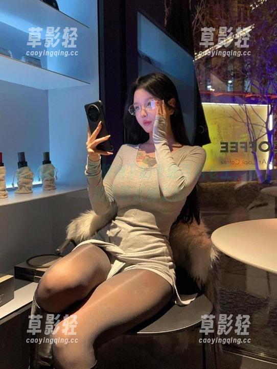 微密圈 - 开叉旗袍下的卡通百科老王，私拍资源试炼之路