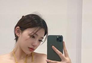 微密圈 – 奶宝妹纸的高清图片，丝绸浴袍让她的每一个角度都值得期待。