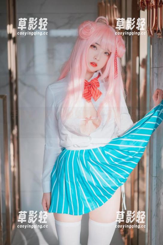 手慢无！宋哈娜的免费校服写真，快来抓住这瞬间
