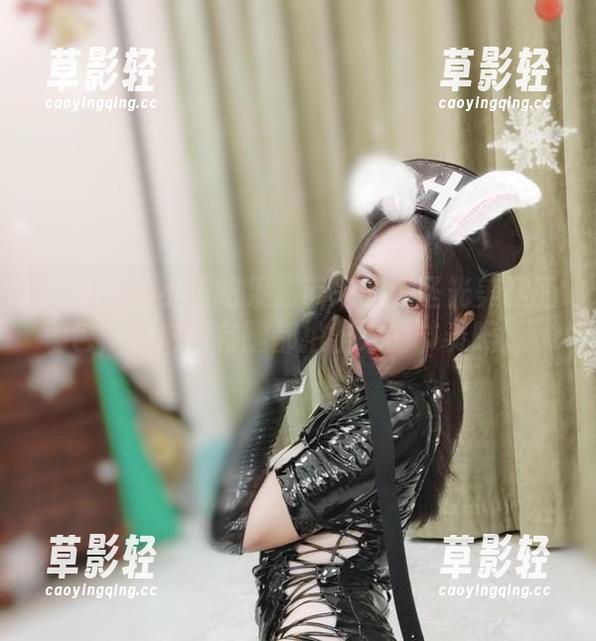微密圈 - 小玉吃果冻带来的无圣光美腿图包，想把所有腿都拍出来的节奏吗。