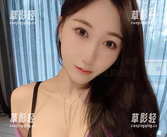 微密圈 - 小玉吃果冻的自拍，高清原图，哈哈，怎么说呢，灵魂的光辉微妙得恰到好处！