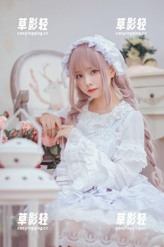 小野妹子w最新在线写真，我的天，这双马尾太萌了吧！