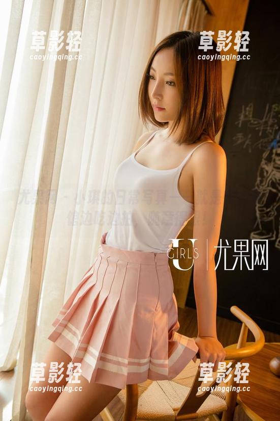 尤果网-小琪 尤果网 - 小琪的日常写真——就是在咖啡馆边吃边拍,随意得很!