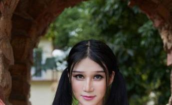 尤物馆 – 油亮作品分享，Cris_卓娅祺似乎找到了和我一样滑溜的童趣。