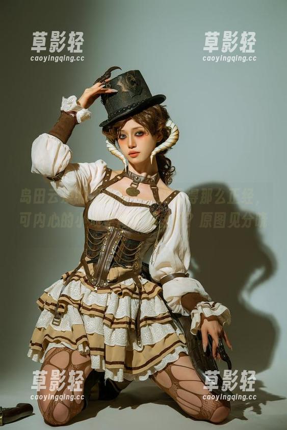 岛田云溪的职业装，一切显得那么正经，可内心的小戏谑藏在哪里呢？原图见分晓。