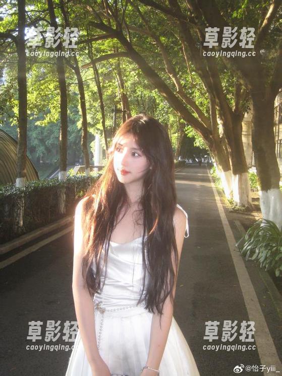 怡子yiii和她的番茄红内衣，高清照片完全不怕曝光