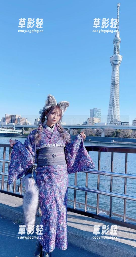 看月城委员会如何把巫女和狐耳组合成一幅绝美的写真，图片好像在说悄悄话