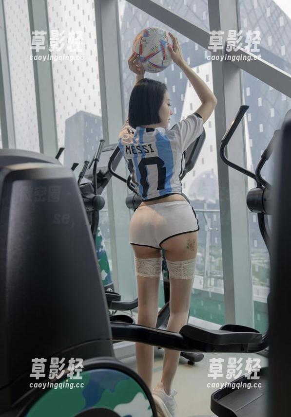 微密圈 - 看果儿Victoria如何在线摆pose，泳装控的欢乐写真之旅！