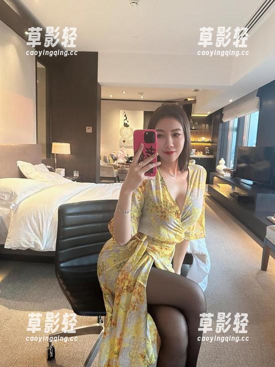 微密圈 - 网袜奇遇记：果儿Victoria和她的网盘冒险