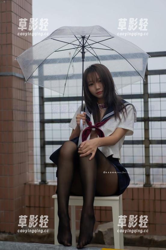 不得不说，柒柒不可爱的镂空照片合集里，每张都是“我就站这儿你能奈我何”的气场。