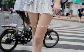 梦丝女神 – 让人疯狂的寒霜，图库值班虽是主播，却更会摆pose