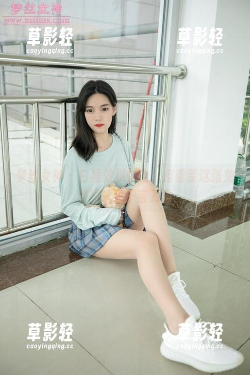 梦丝女神 - 白裙效果惊艳，但香萱这张免费图就值千言万语