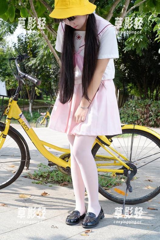 森萝财团的红衣少女，这个高清图册让我知道了何为眼福。