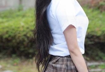 模范学院 - 苏西-susie最新写真集：妹妹在阳台上的瑜伽挑战，结果她只是在找猫！