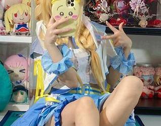白栎Shirly最新图册：从星穹铁道出发的流萤女仆，时光也没她好看啊