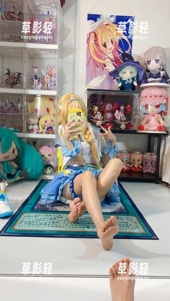 白栎Shirly最新图册：从星穹铁道出发的流萤女仆，时光也没她好看啊