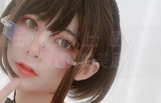 眼酱大魔王w特别献上：匠心精选写真和那双迷人的美足！