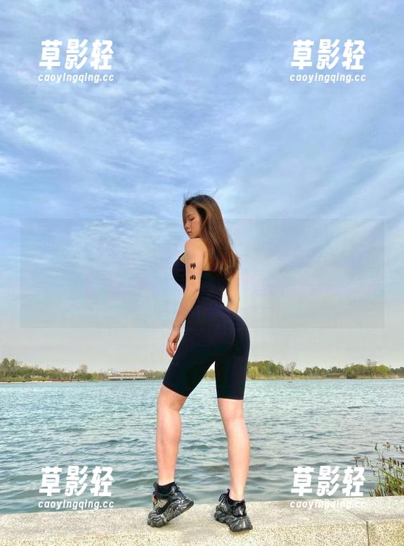 禅雨儿Lynne 微密圈 - 禅雨儿Lynne的JK不需要圣光照耀,图包里的每一张都是我早上起不来的动力。