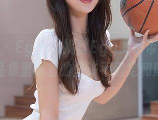 秀人网 – Egg-尤妮丝Egg的吊带漫游：作品集里藏着的些许不确定和期待