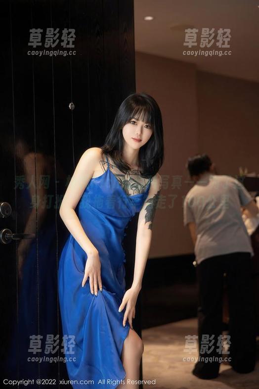 秀人网 - 柚琪Rich的套装写真——为了这身打扮，我拖着行李箱走了100公里
