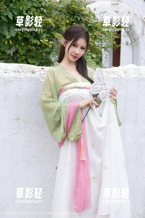 秀人网 - 当王馨瑶yanni遇上海南岛：作品与资源，火花四溅