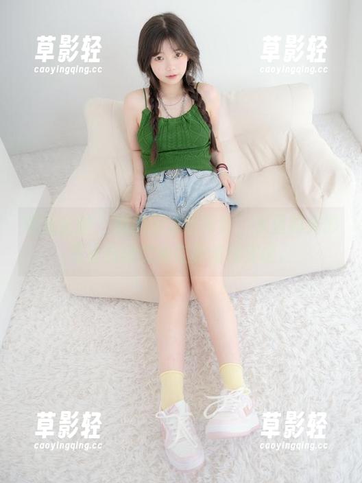 紧急企划-奶糖 紧急企划 - 奶糖的浴室写真,水里的光影竟让我错觉她在和海洋对话。