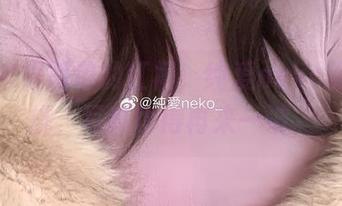 看起来很简单的红裙,纯爱neko你真会挑,写真也得再来一波。