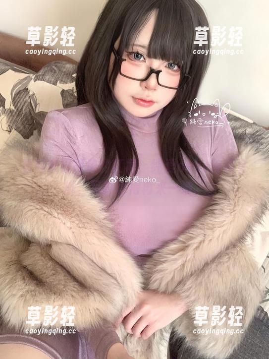 看起来很简单的红裙，纯爱neko你真会挑，写真也得再来一波。