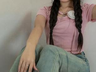 绮梦摄影 – 套图中，丽丽和连衣裙巧妙互动，有种说不清的默契