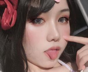 芊川一笑MNK的泳装cos，一不小心成了紫式部代言人